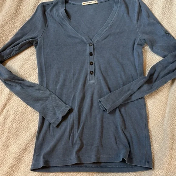 Marine Layer Lexi Rib V Neck - Picture 3 of 4